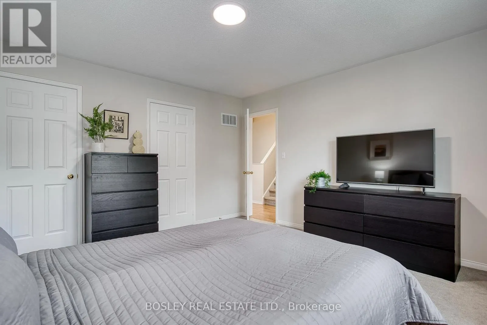 2104 WHITE DOVE CIRCLE
