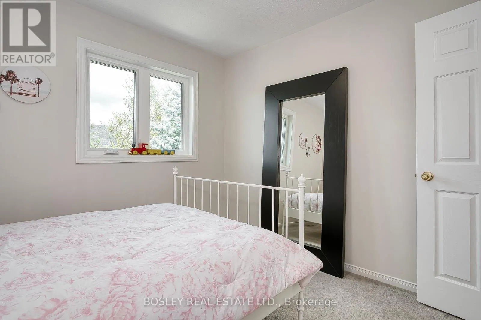 2104 WHITE DOVE CIRCLE