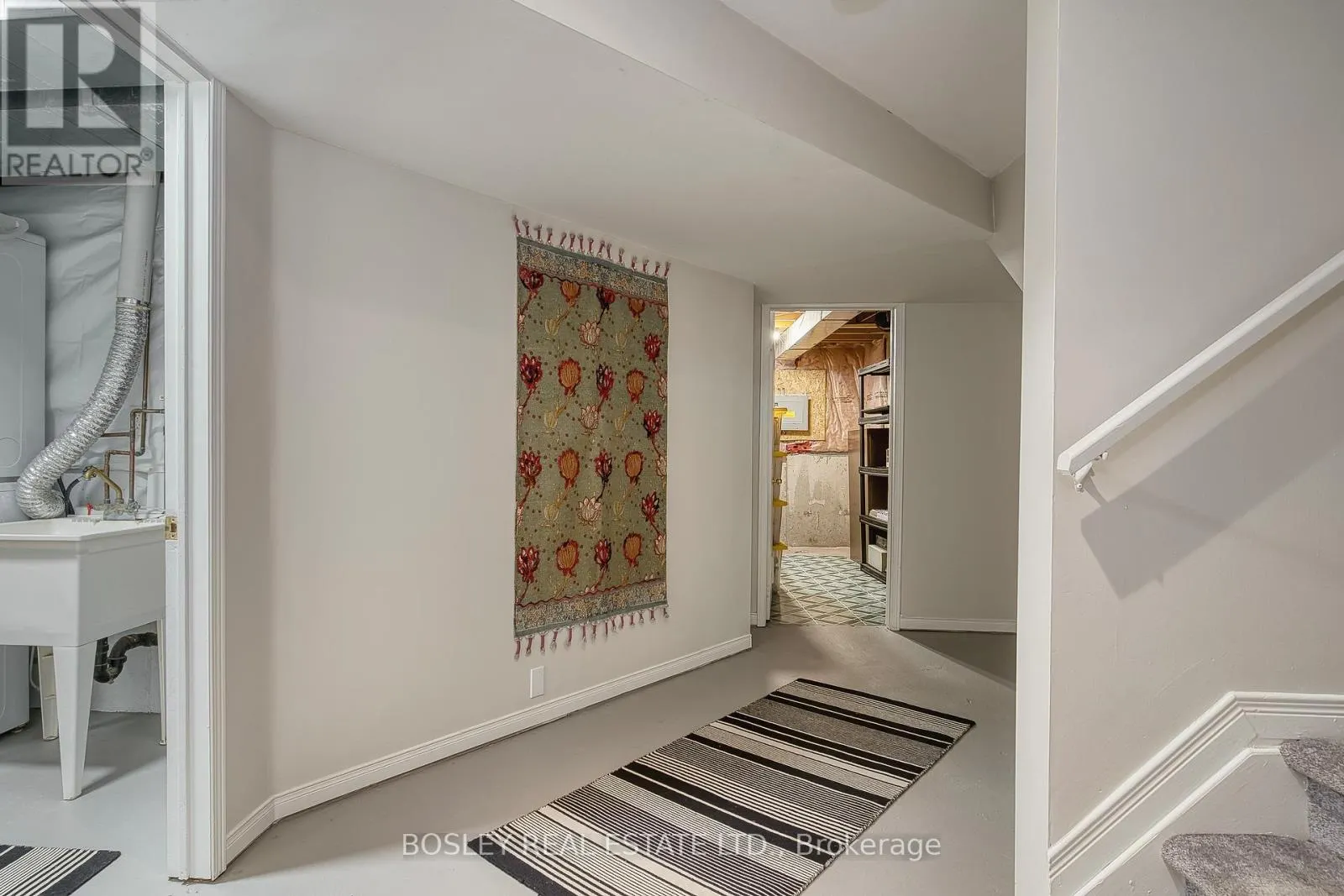 2104 WHITE DOVE CIRCLE
