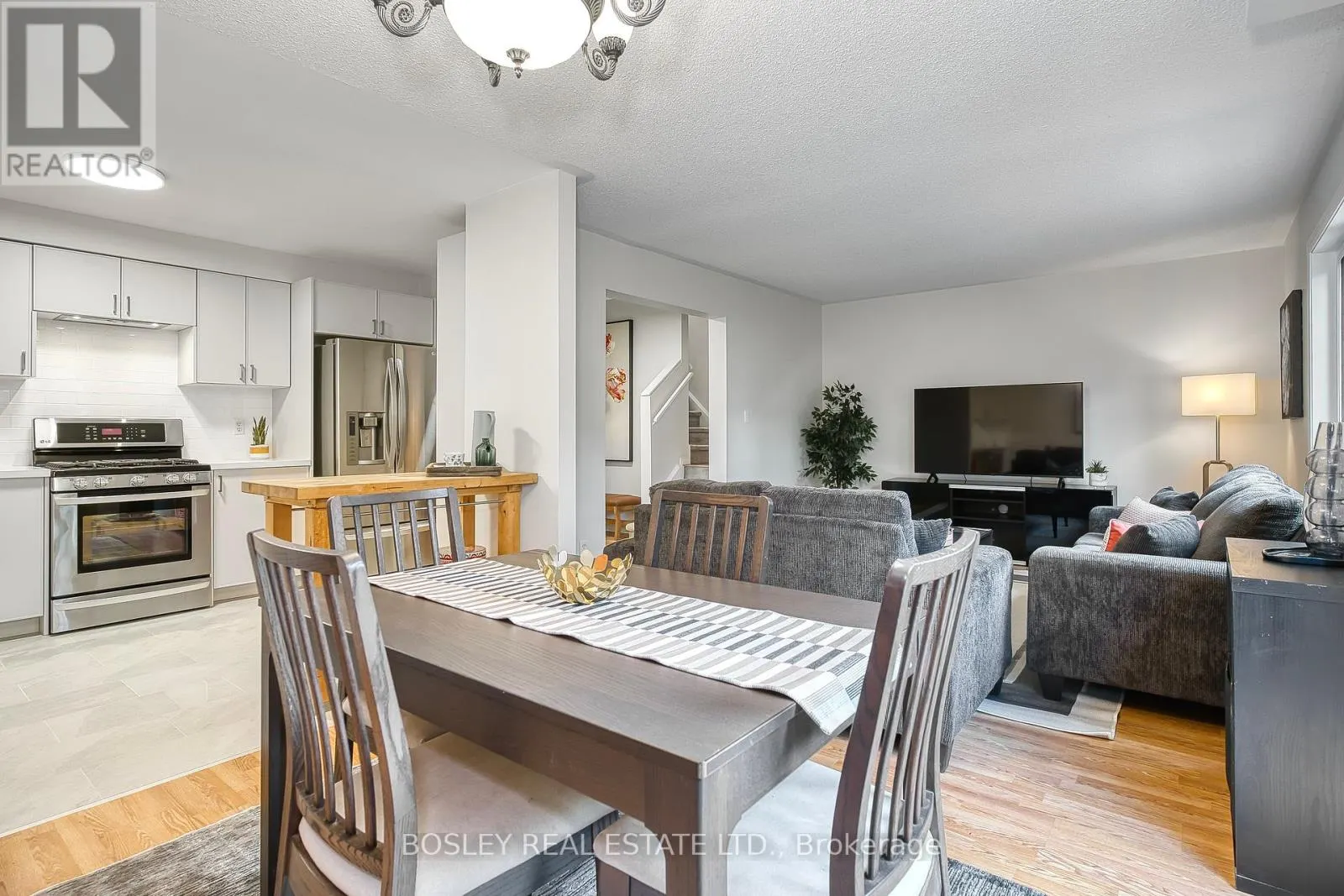 2104 WHITE DOVE CIRCLE