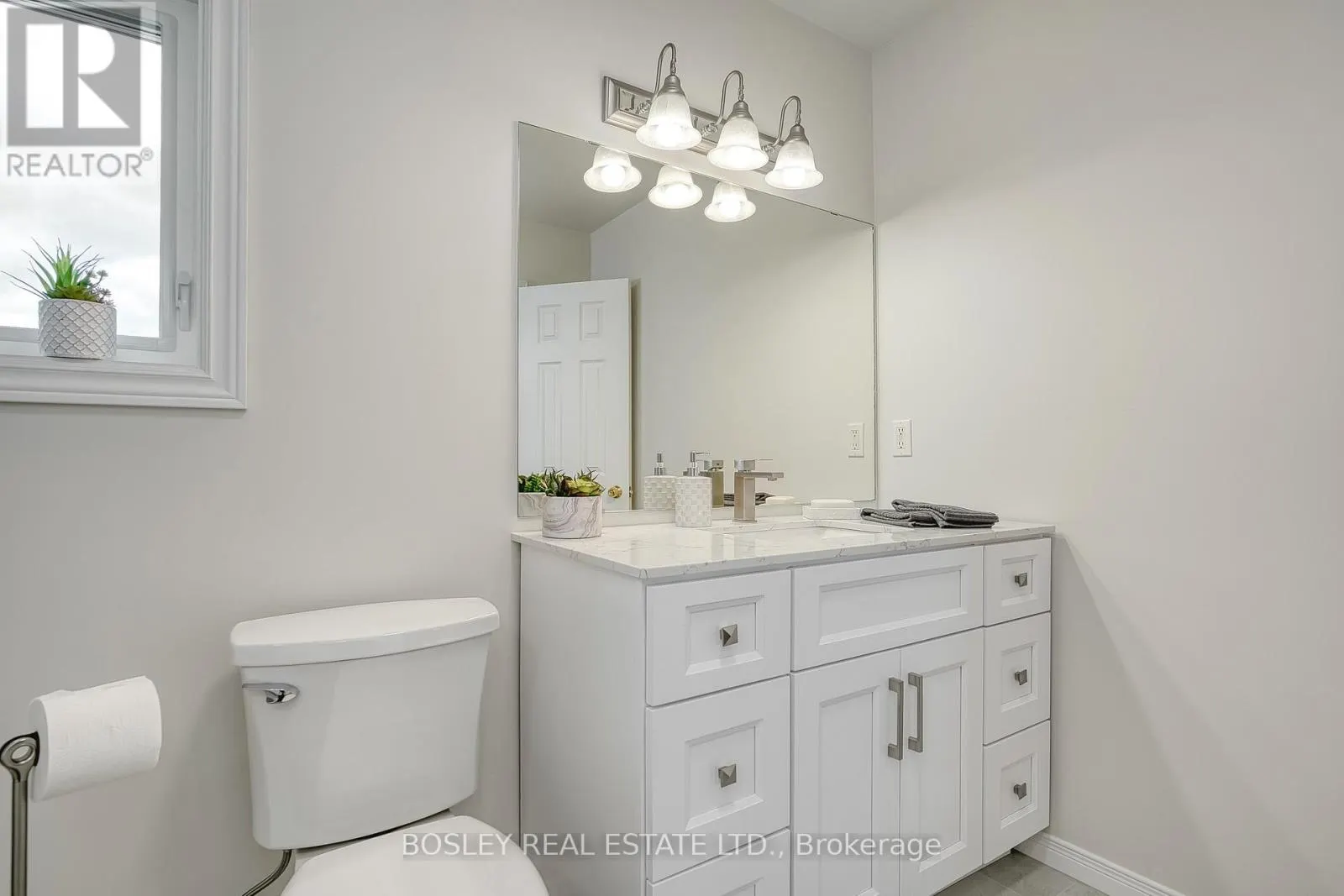 2104 WHITE DOVE CIRCLE