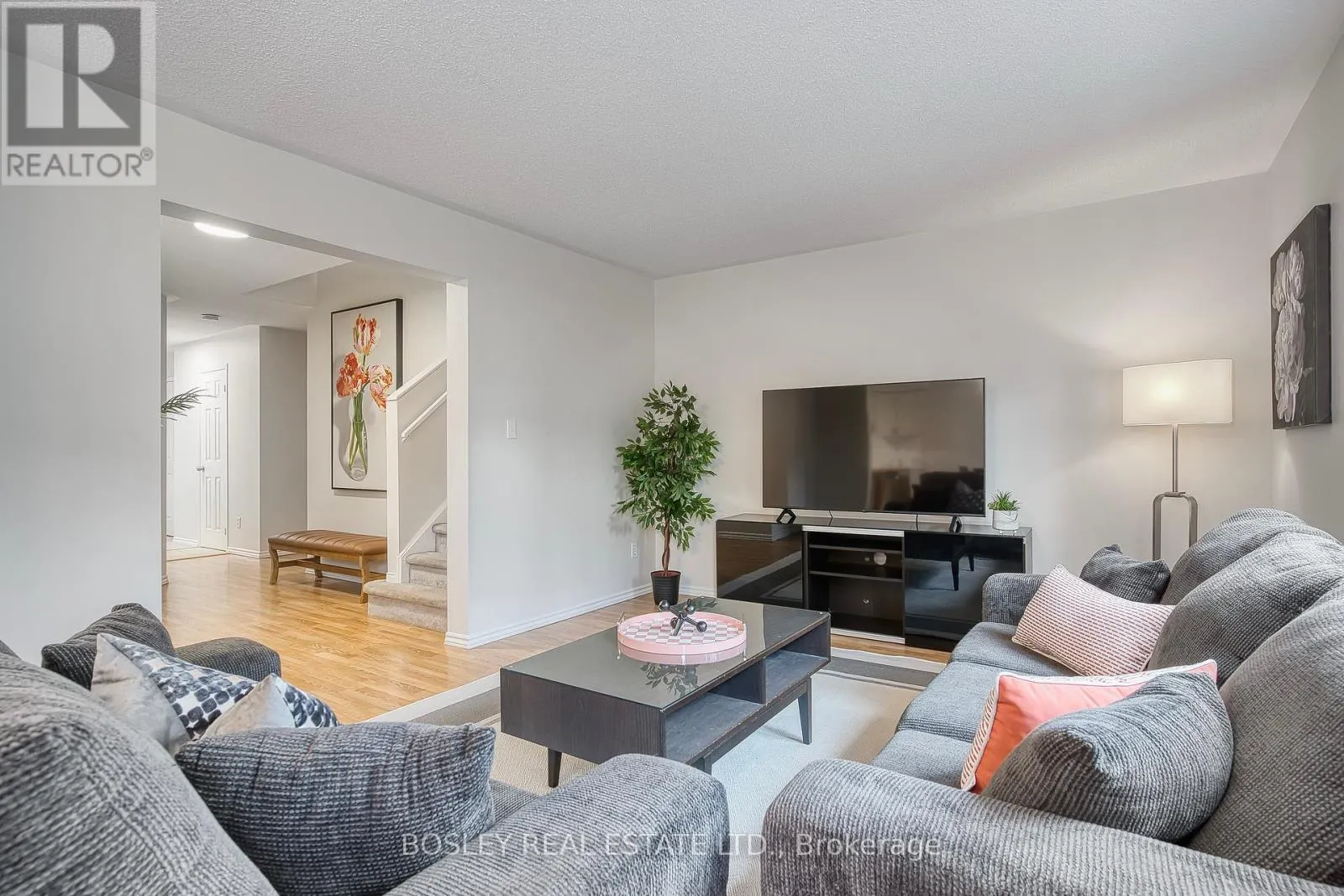 2104 WHITE DOVE CIRCLE