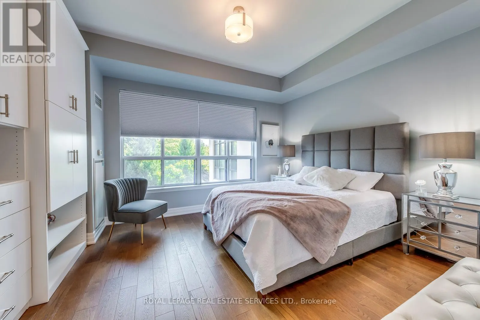 305 - 2855 BLOOR STREET W