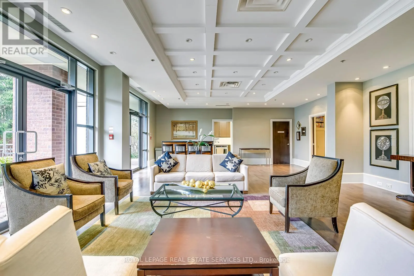 305 - 2855 BLOOR STREET W