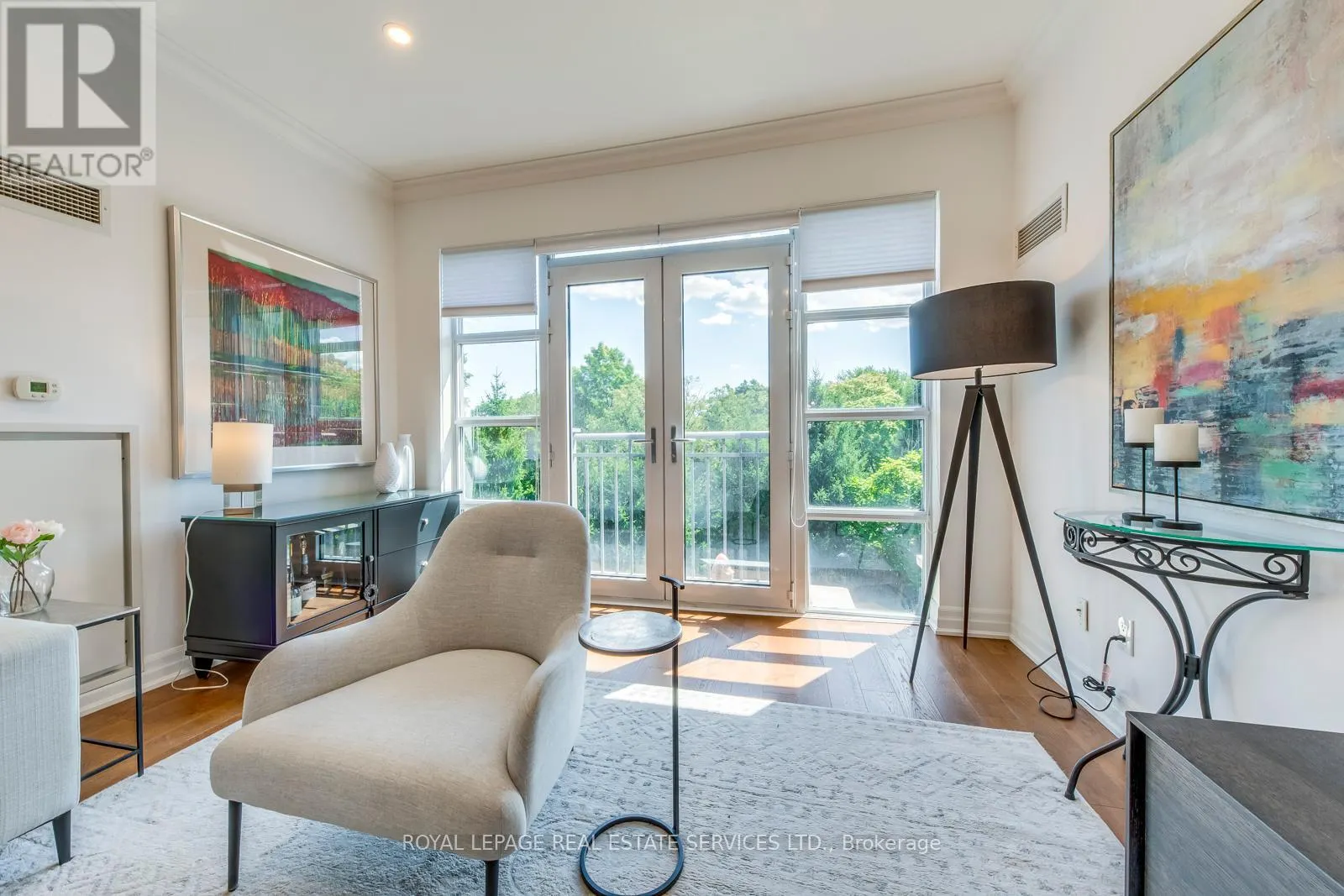 305 - 2855 BLOOR STREET W