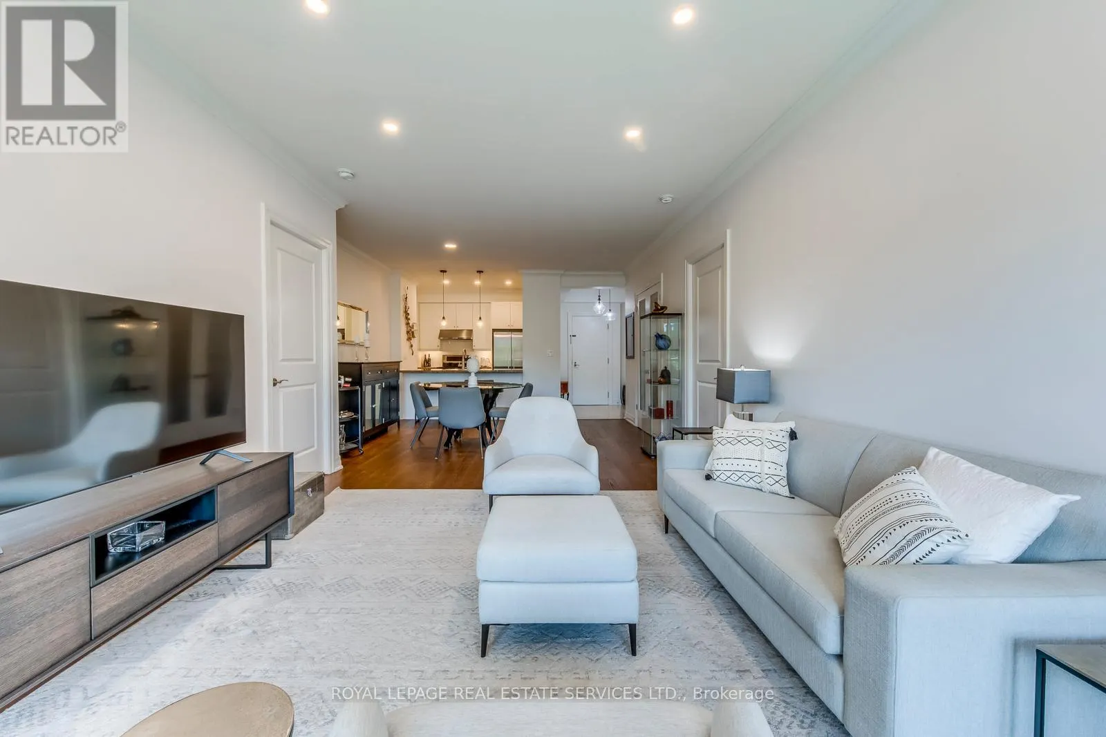 305 - 2855 BLOOR STREET W
