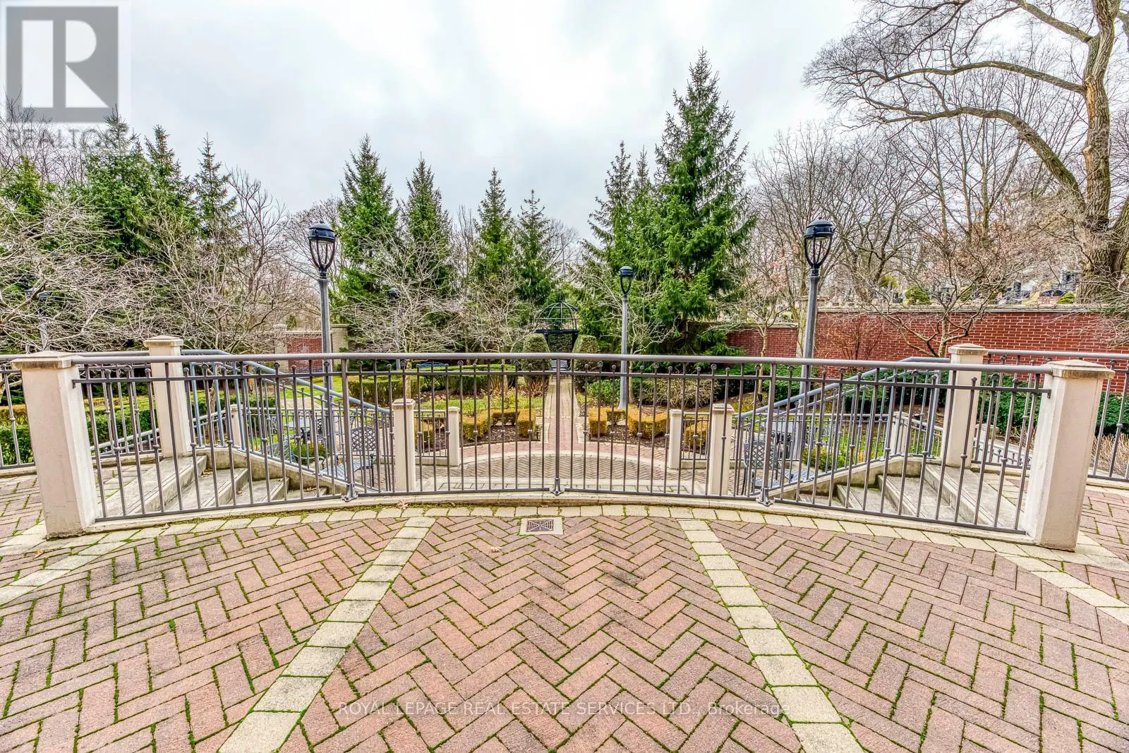 305 - 2855 BLOOR STREET W