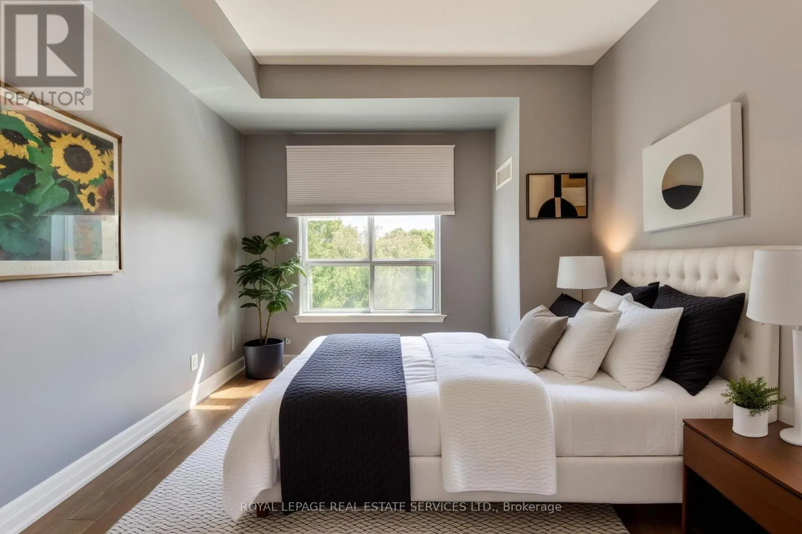 305 - 2855 BLOOR STREET W