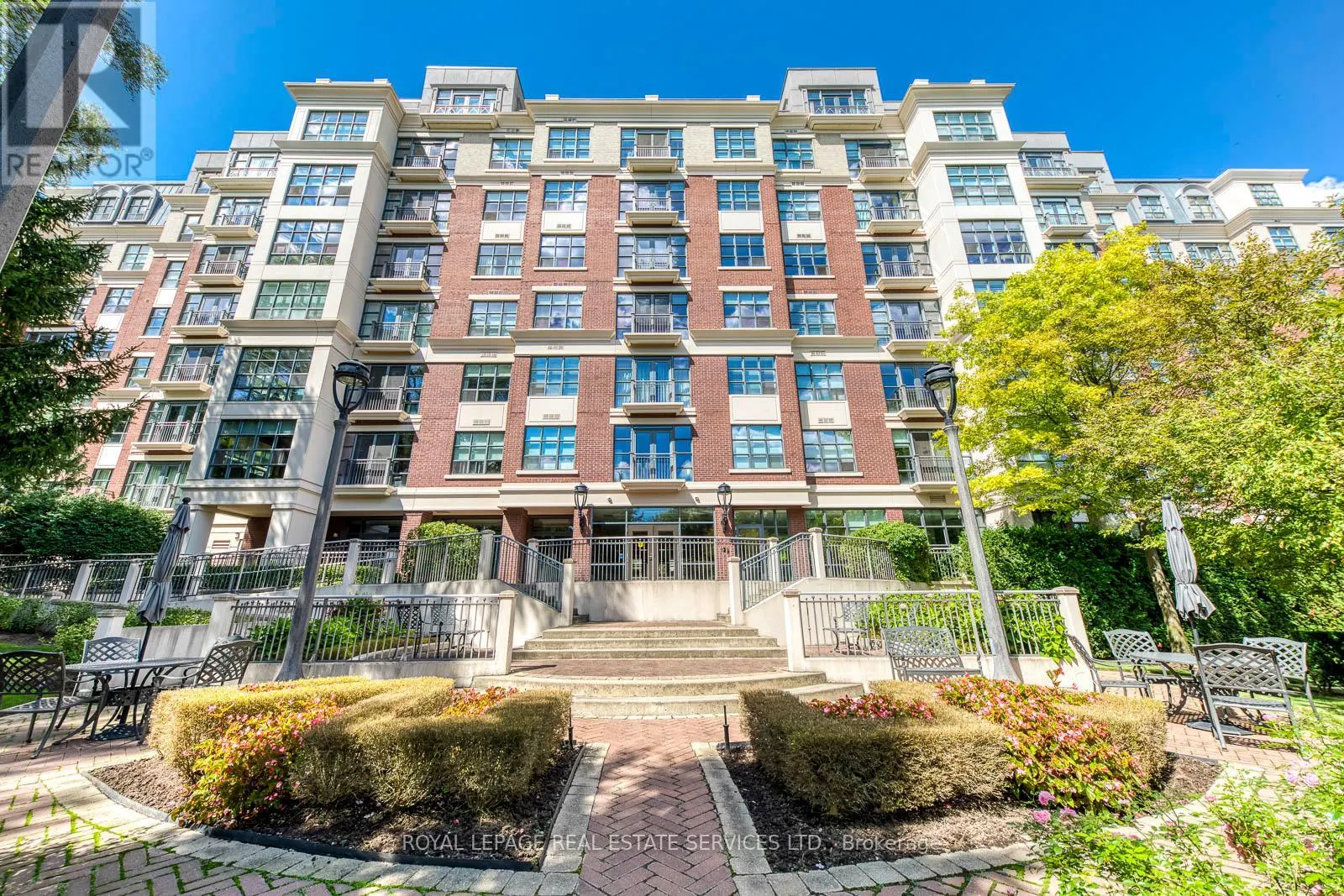 305 - 2855 BLOOR STREET W
