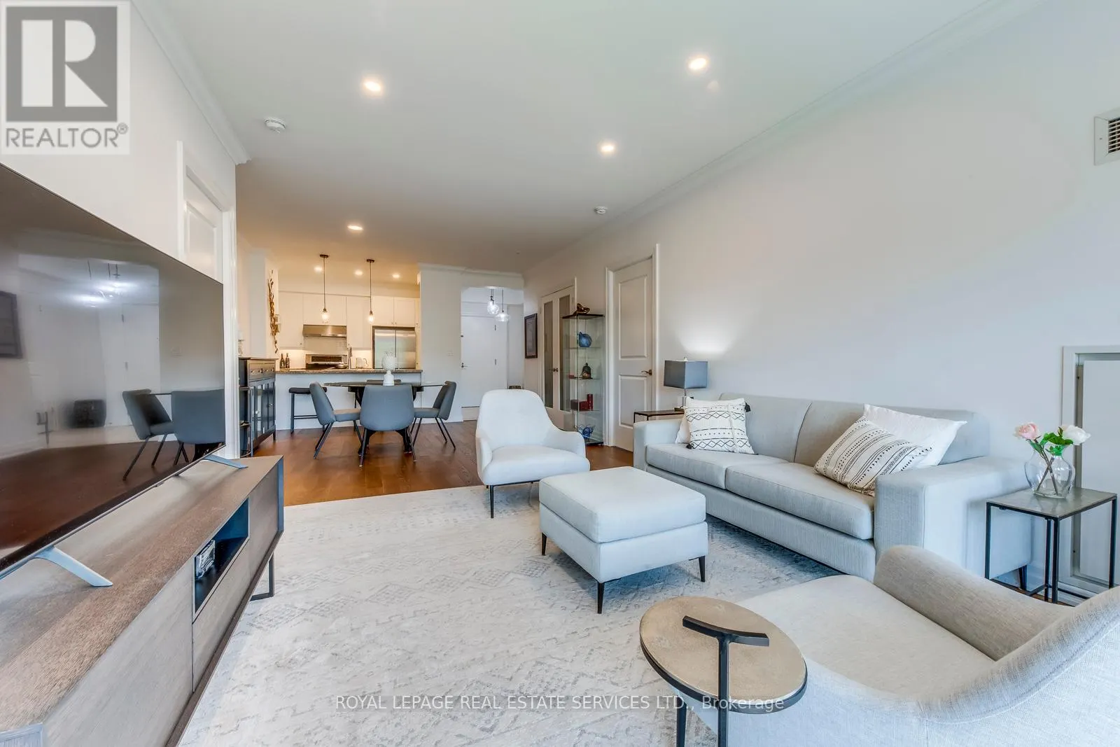 305 - 2855 BLOOR STREET W