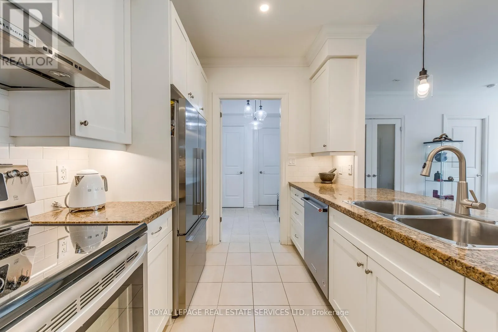305 - 2855 BLOOR STREET W