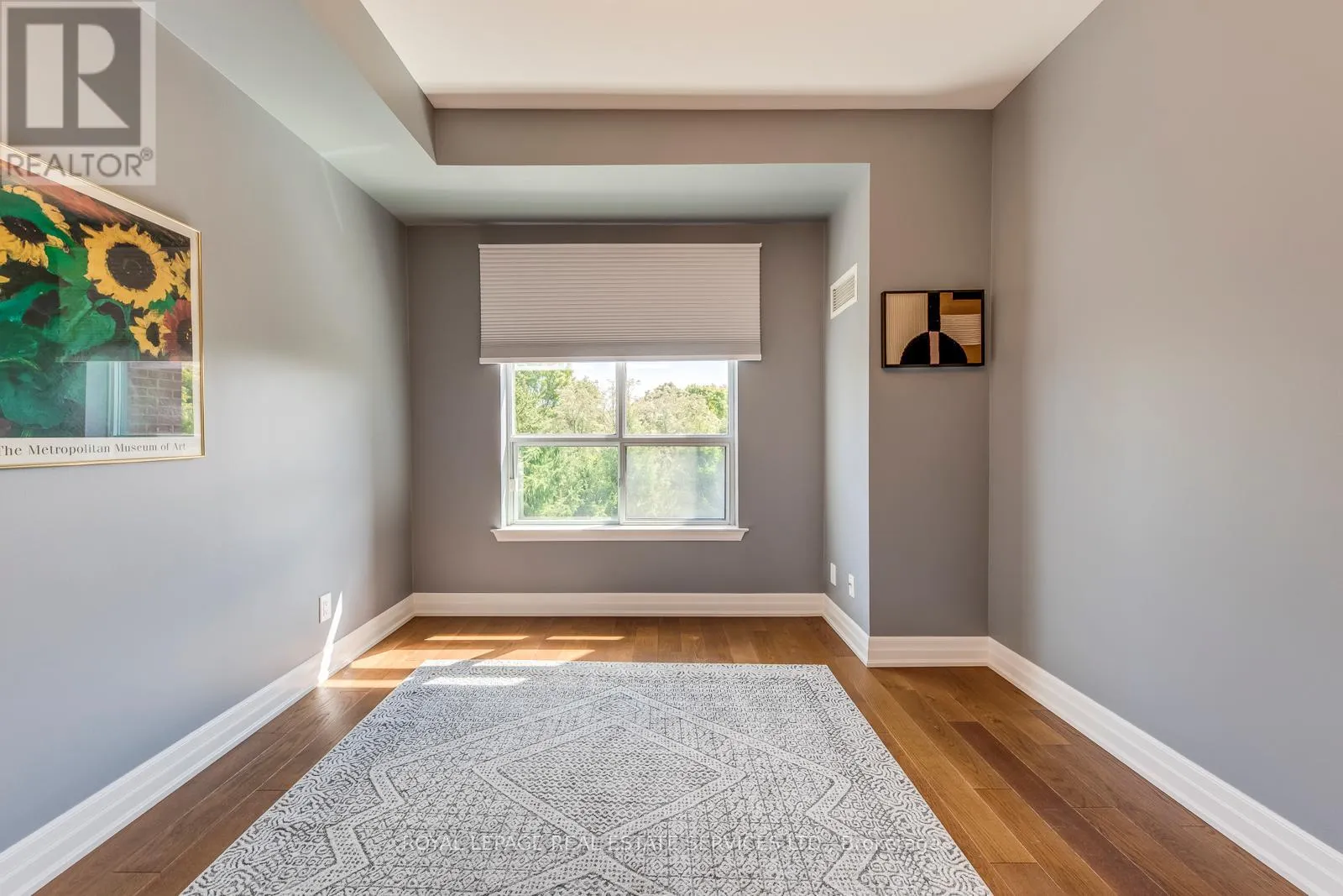 305 - 2855 BLOOR STREET W