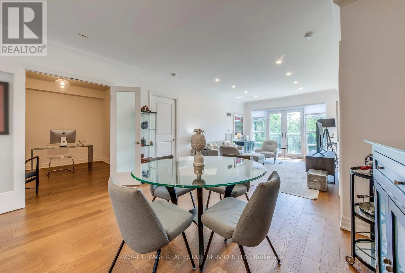 305 - 2855 BLOOR STREET W