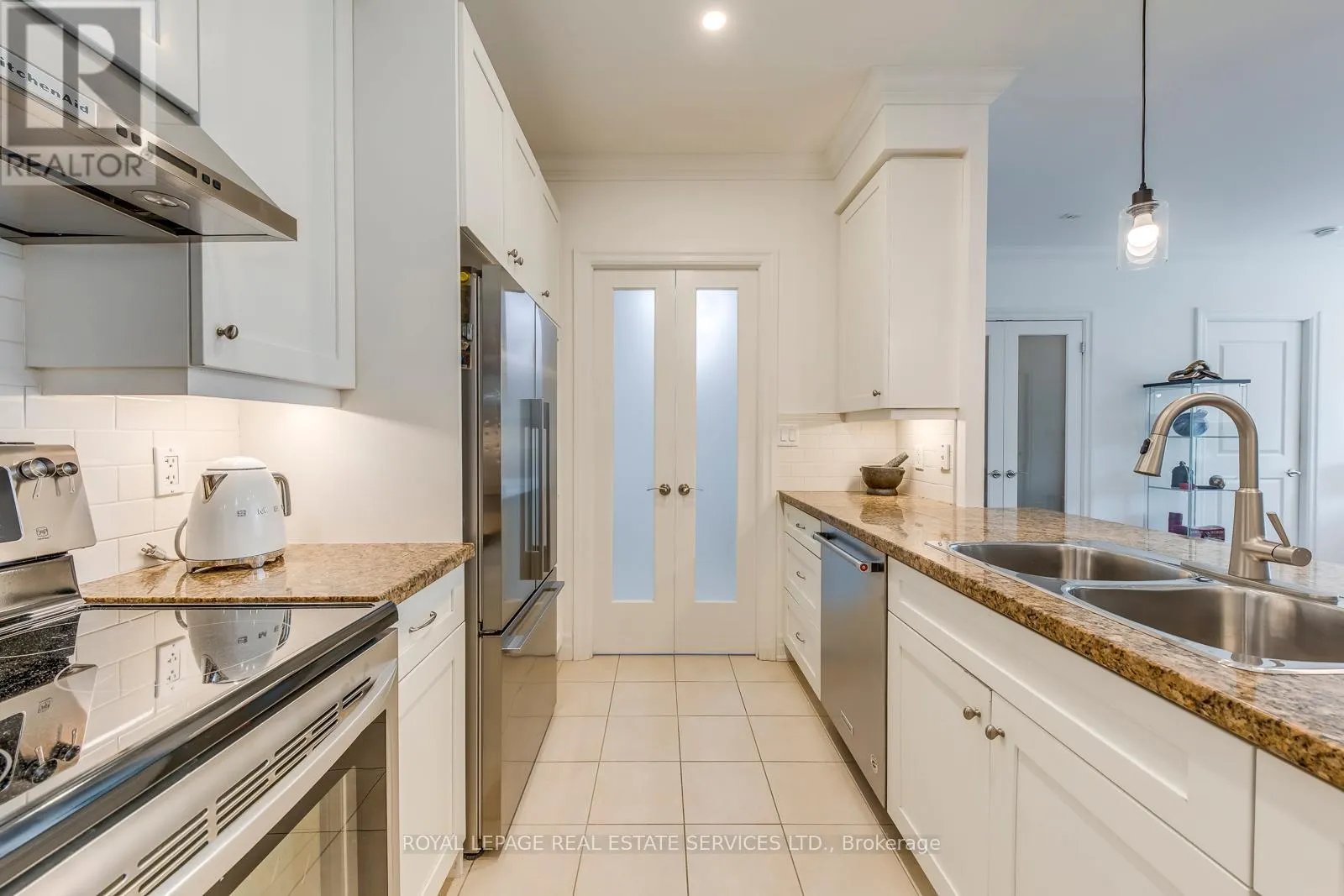 305 - 2855 BLOOR STREET W