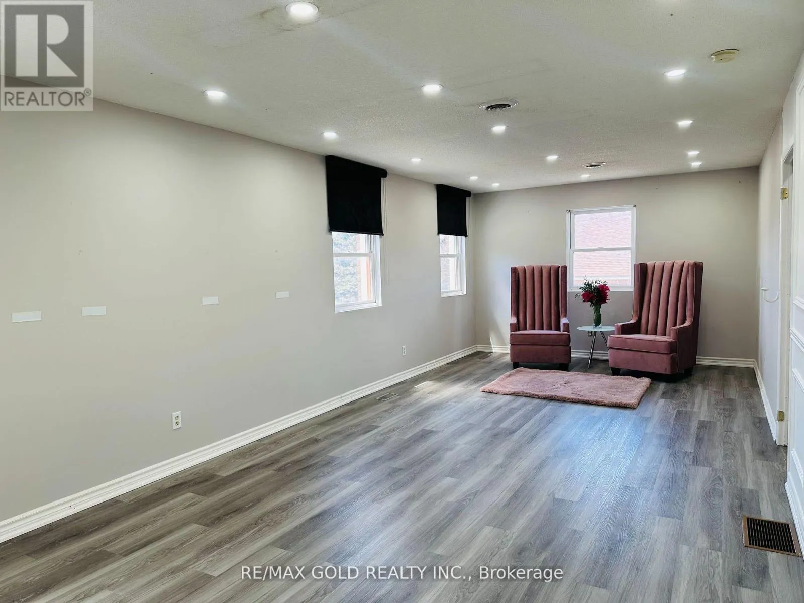 2B - 43 MAIN STREET S