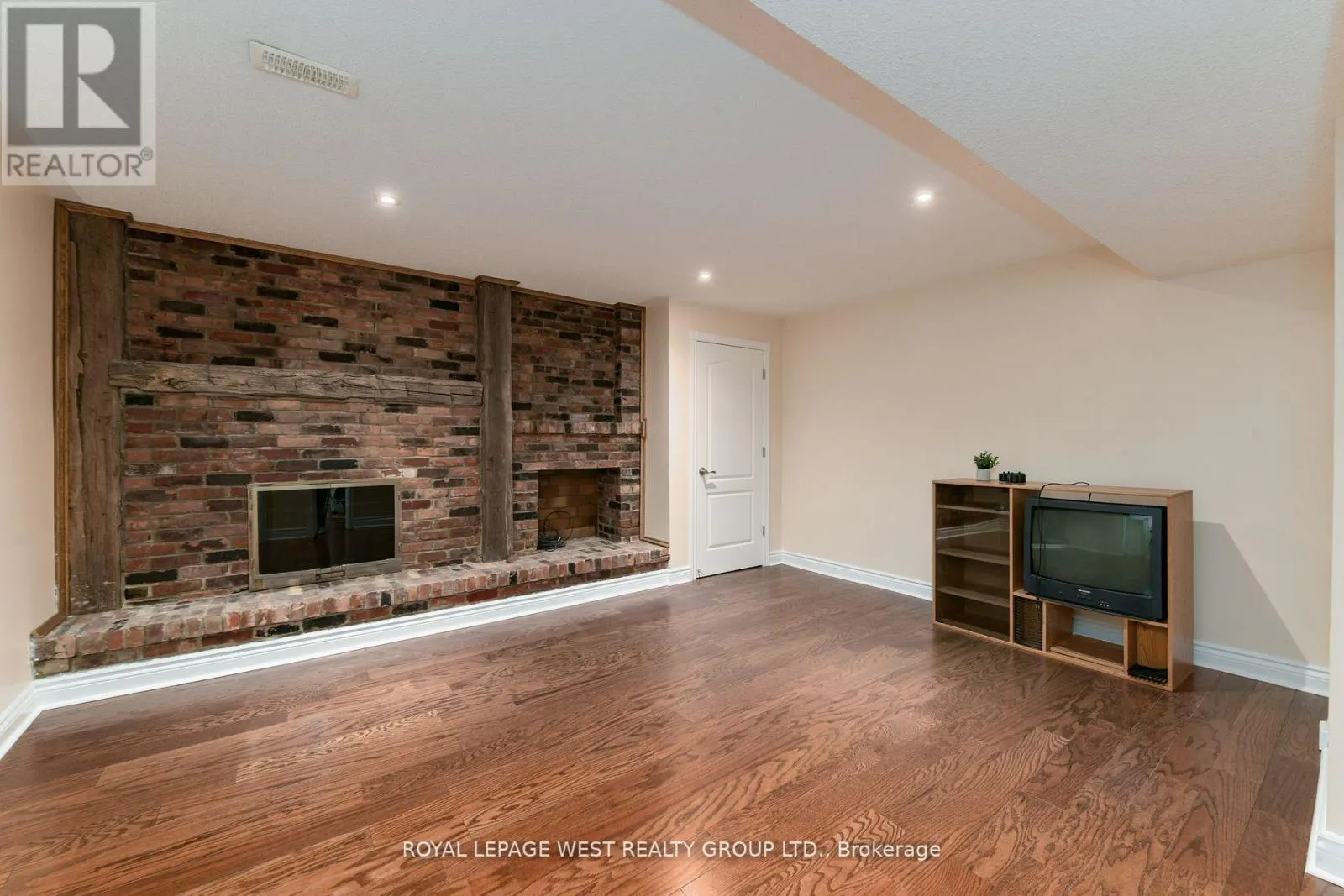 1745 BRIDEWELL COURT
