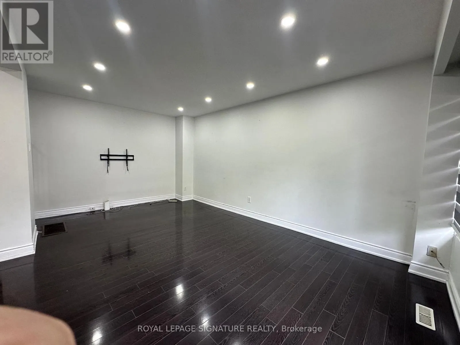 115 - 16 LITCHFIELD COURT
