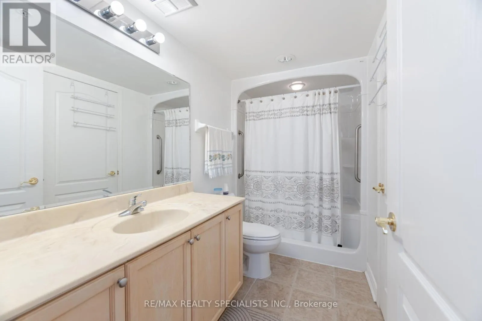 604 - 350 PRINCESS ROYAL DRIVE