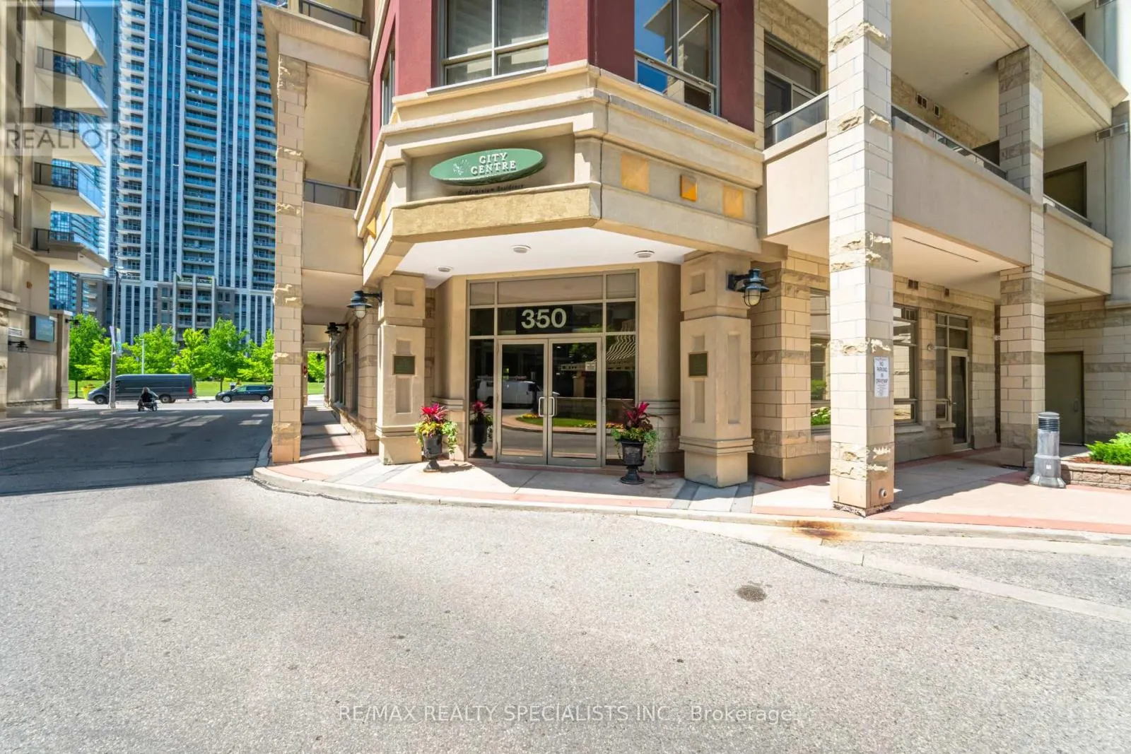 604 - 350 PRINCESS ROYAL DRIVE
