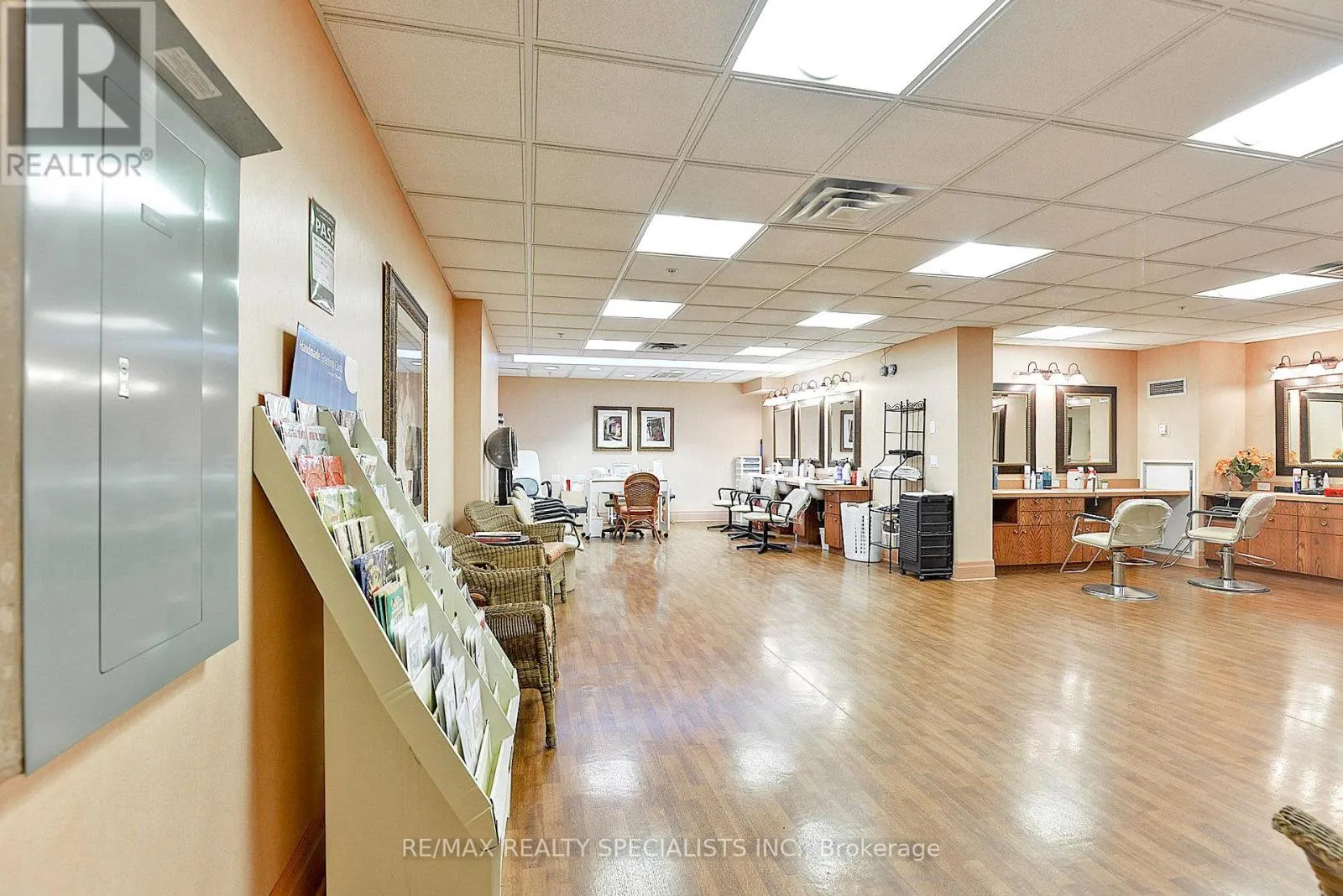 604 - 350 PRINCESS ROYAL DRIVE