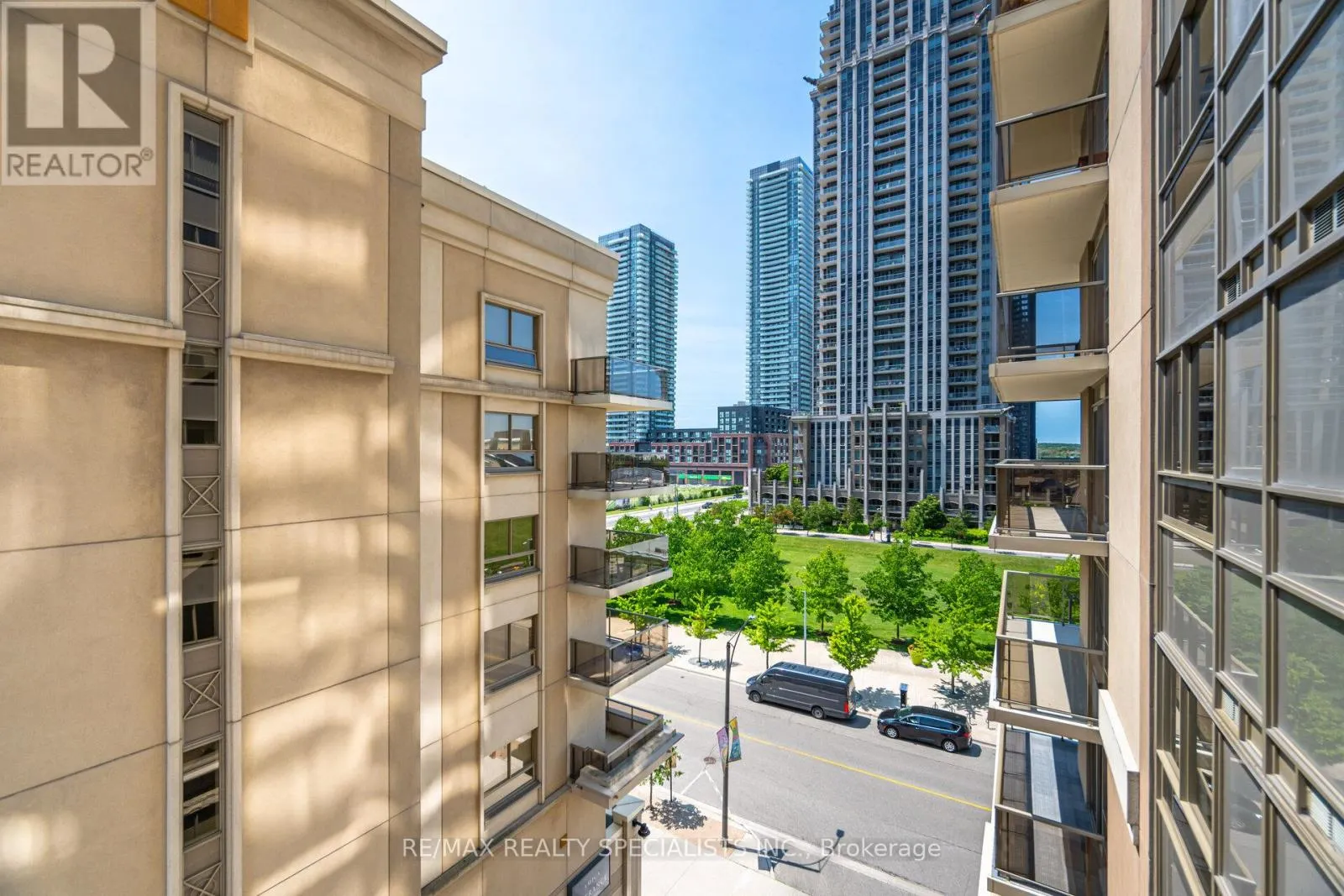 604 - 350 PRINCESS ROYAL DRIVE