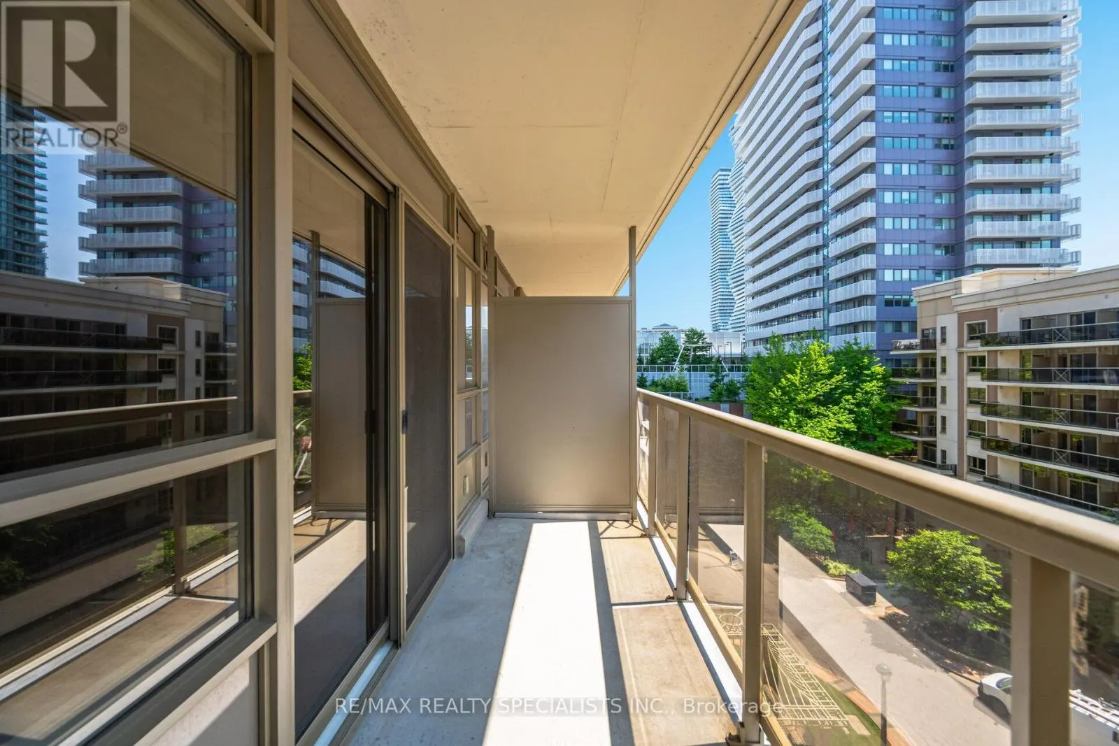 604 - 350 PRINCESS ROYAL DRIVE
