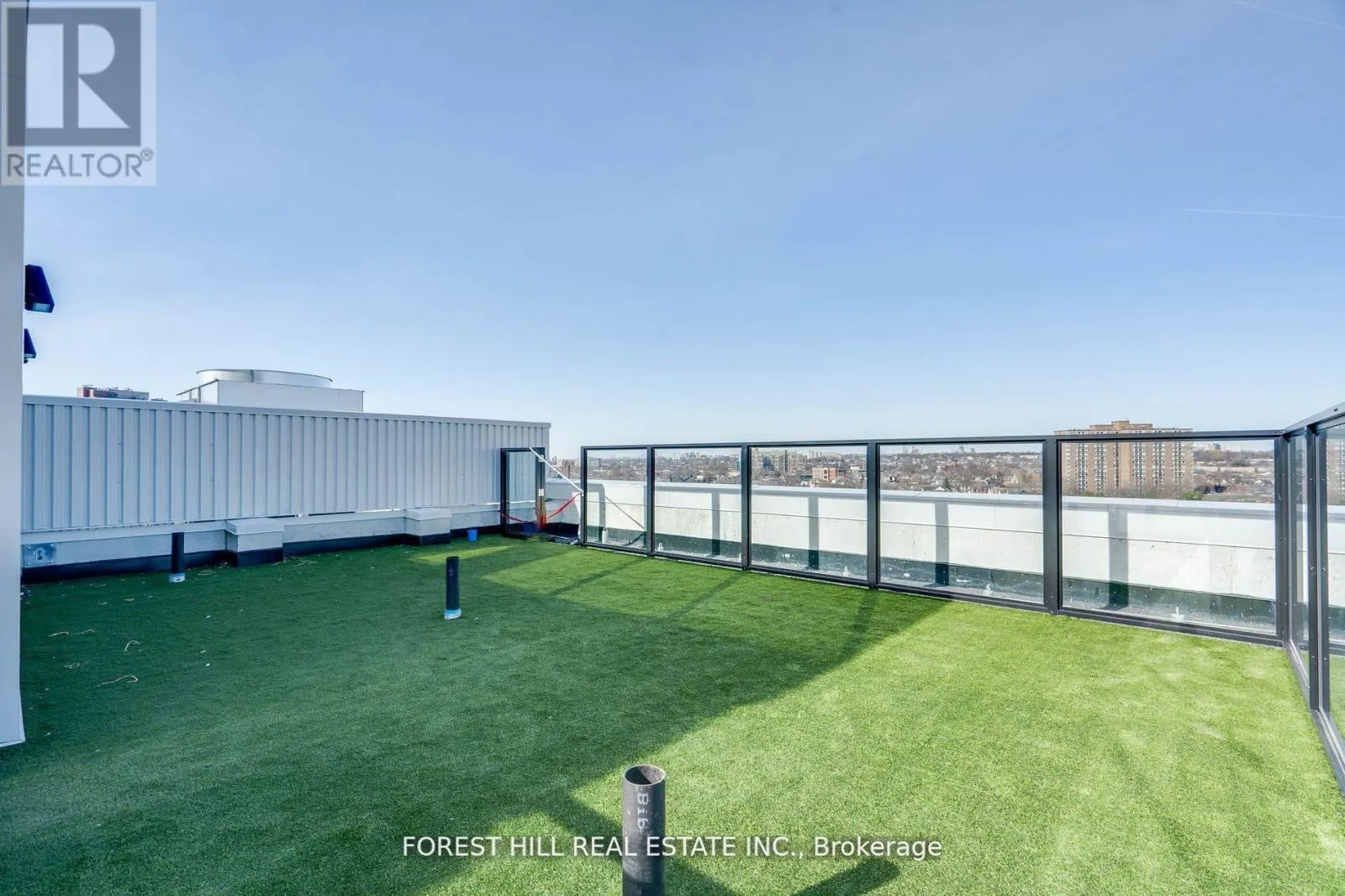 401 - 2720 DUNDAS STREET W