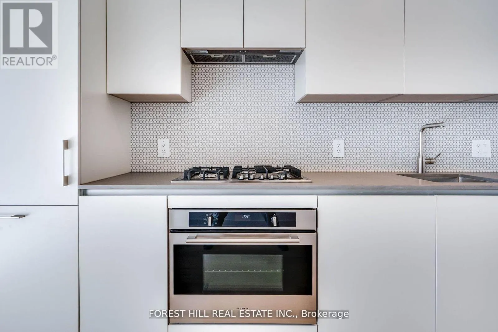 401 - 2720 DUNDAS STREET W