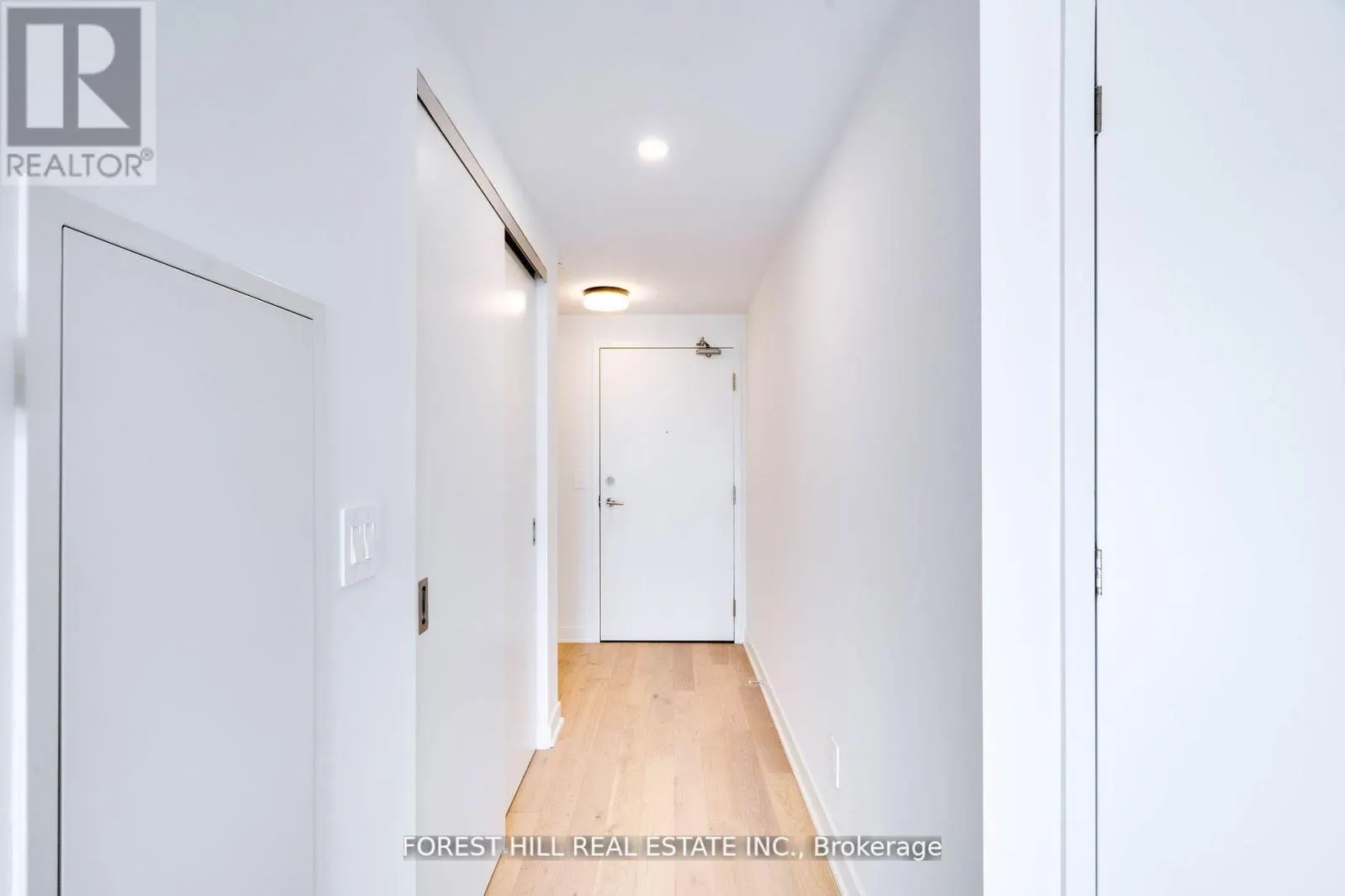 401 - 2720 DUNDAS STREET W