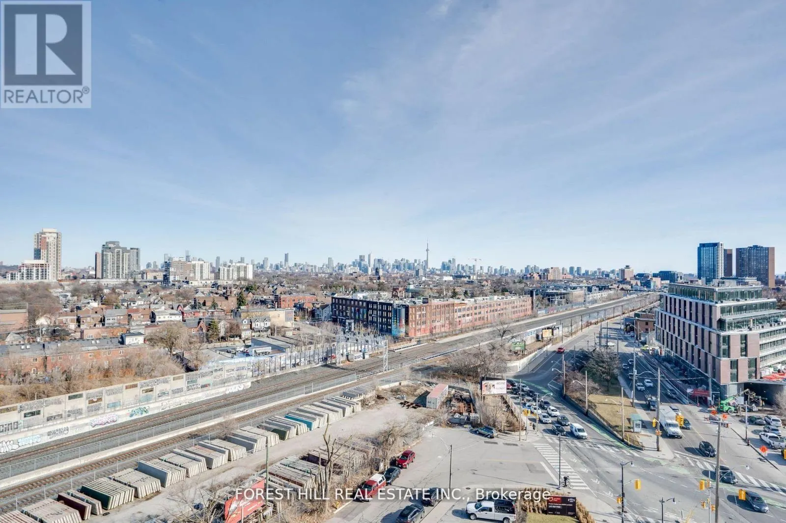 401 - 2720 DUNDAS STREET W