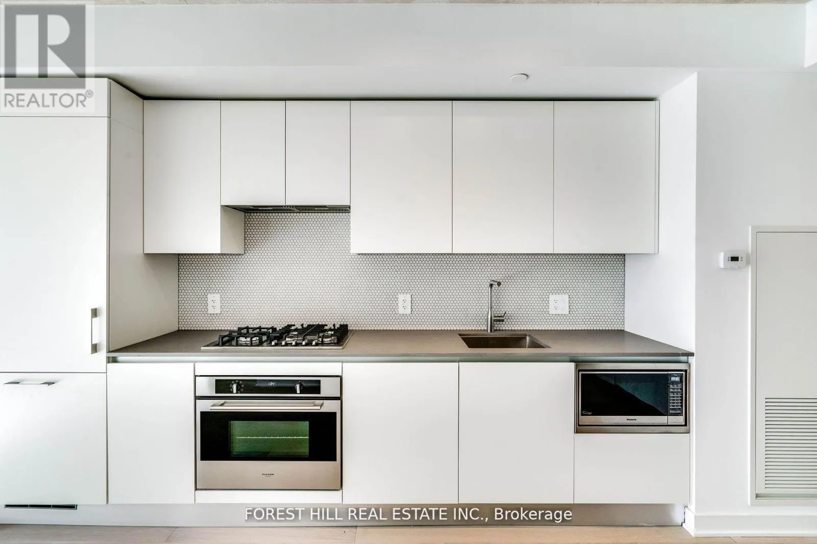 401 - 2720 DUNDAS STREET W