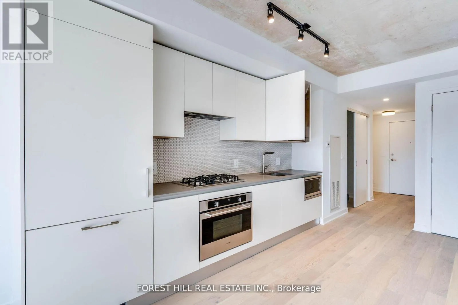 401 - 2720 DUNDAS STREET W
