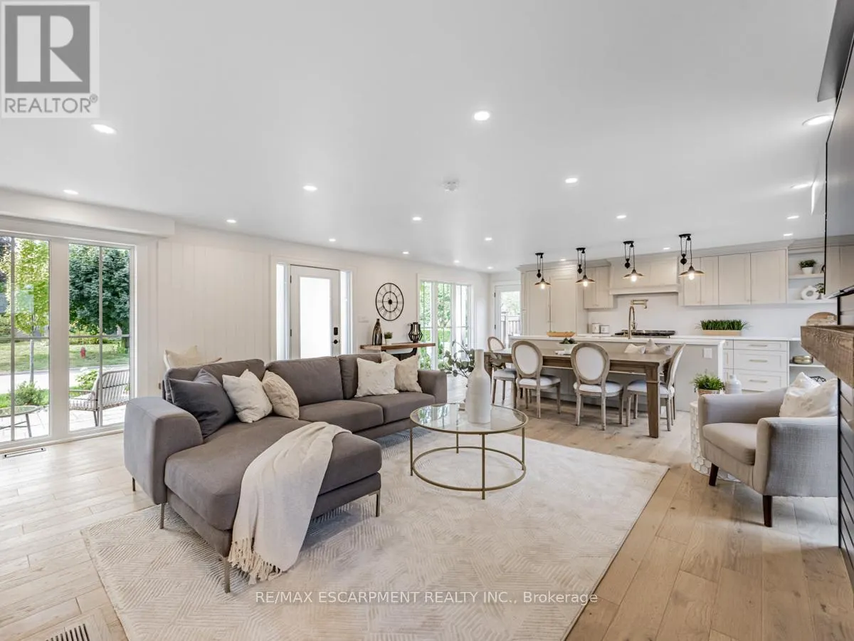 2212 URWIN CRESCENT