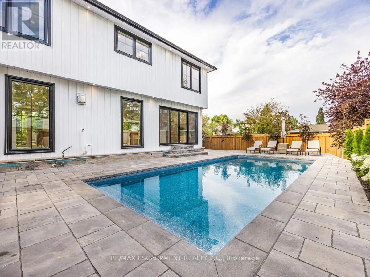 2212 URWIN CRESCENT