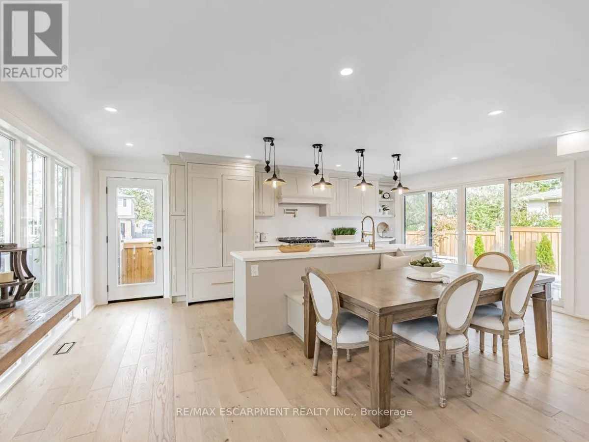 2212 URWIN CRESCENT