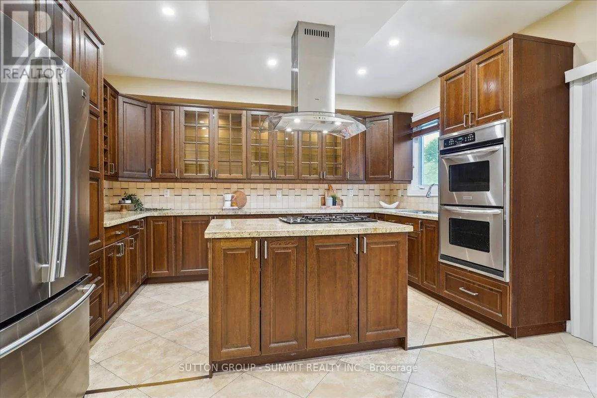 137 EAGLEWOOD BOULEVARD