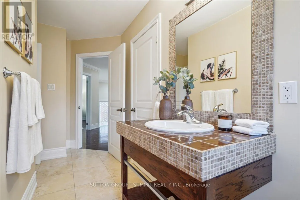 137 EAGLEWOOD BOULEVARD