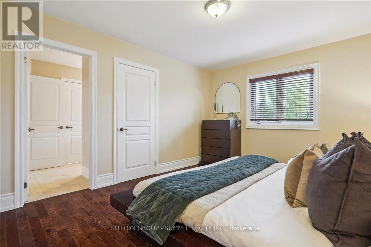 137 EAGLEWOOD BOULEVARD