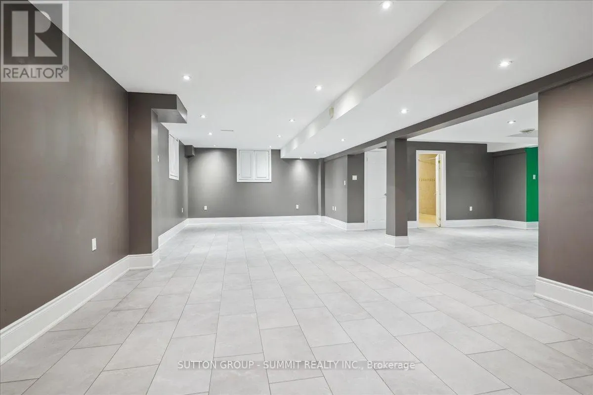 137 EAGLEWOOD BOULEVARD