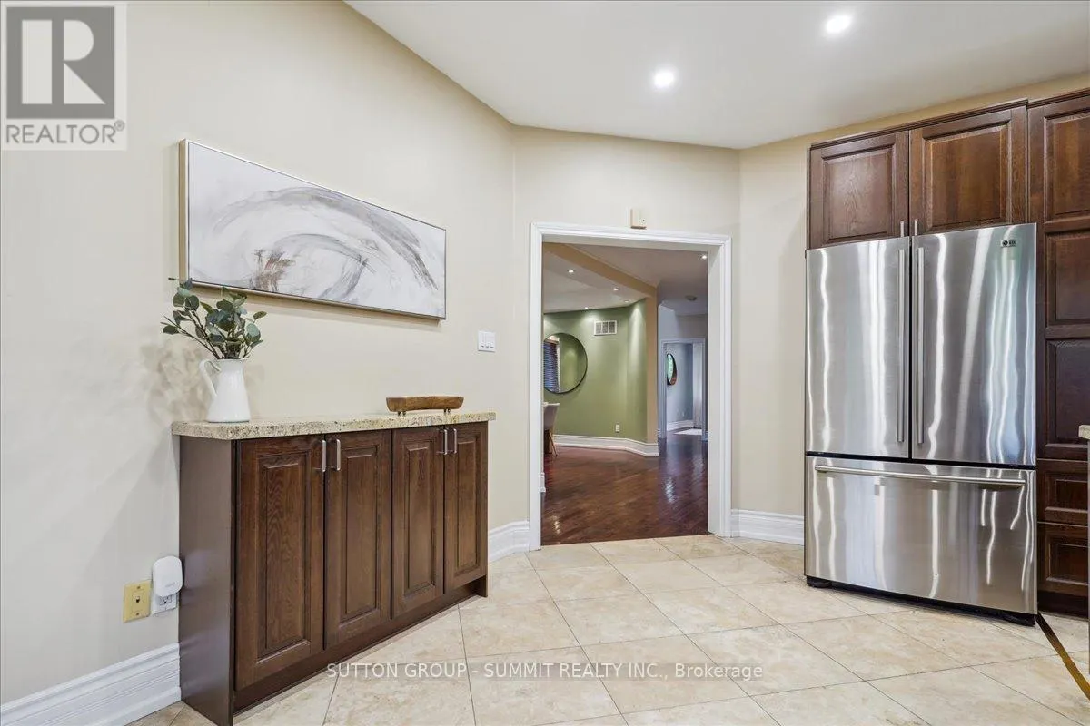 137 EAGLEWOOD BOULEVARD