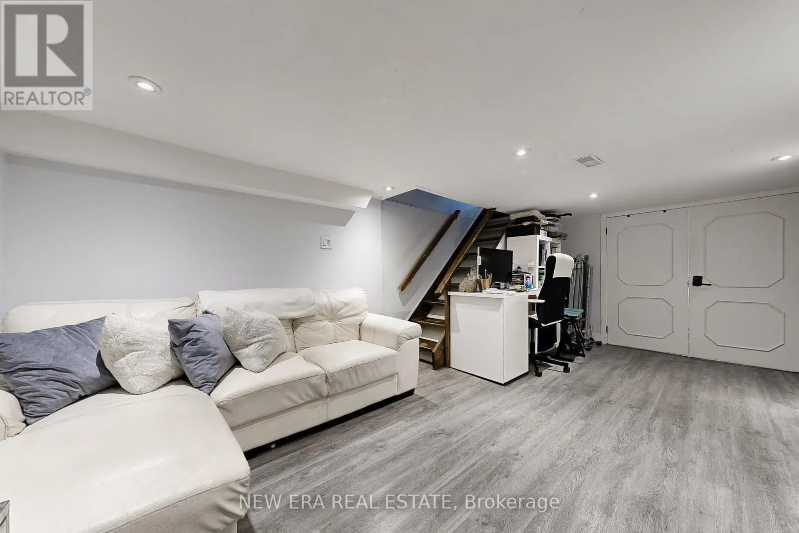 53 BURNFIELD AVENUE