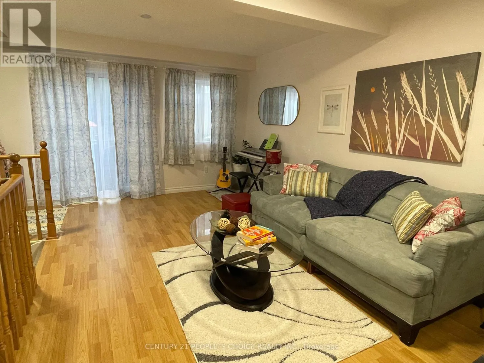 83 SPADINA ROAD N