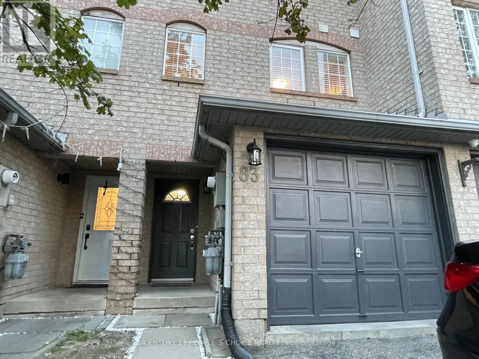 83 SPADINA ROAD N