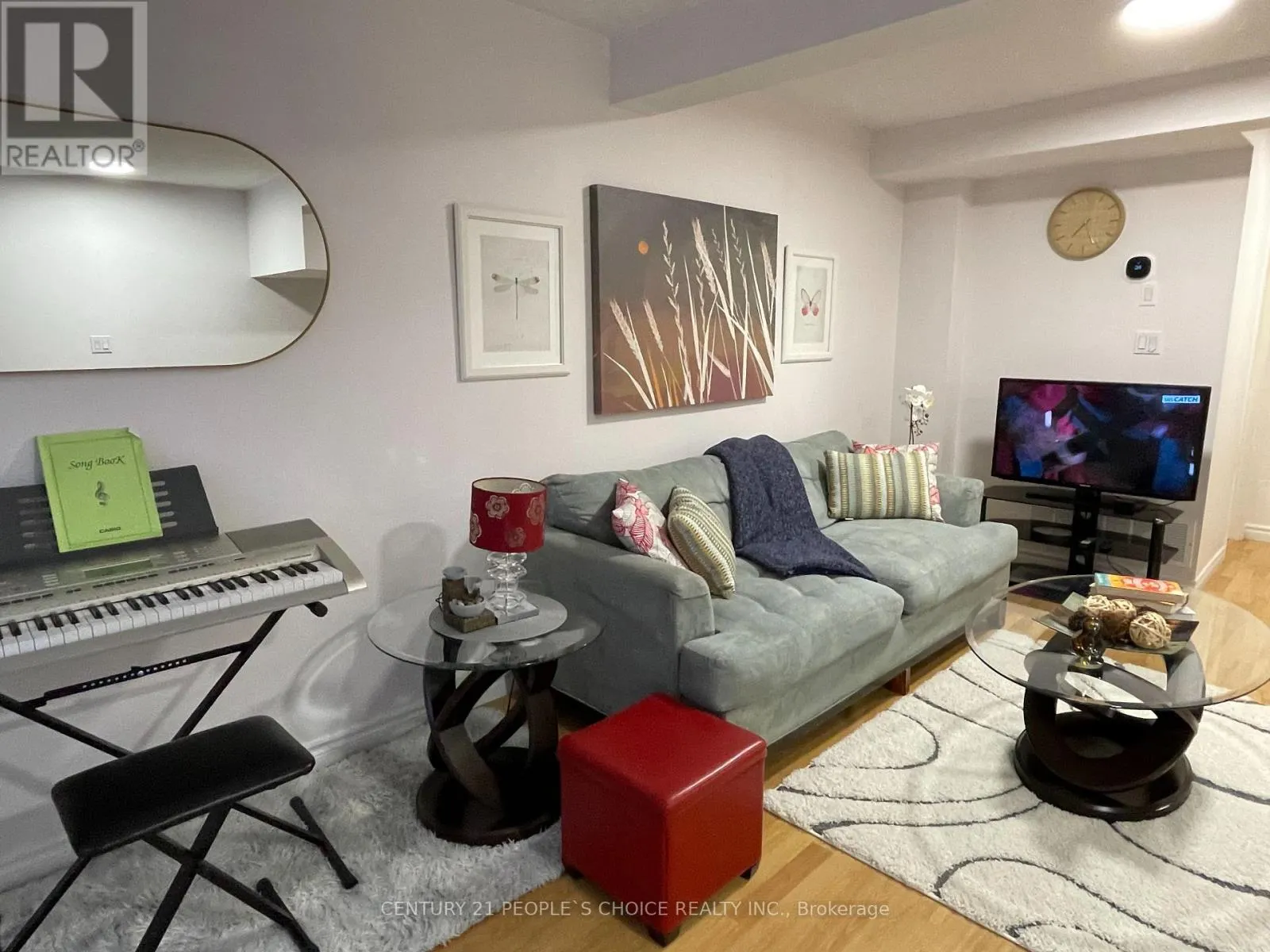 83 SPADINA ROAD N