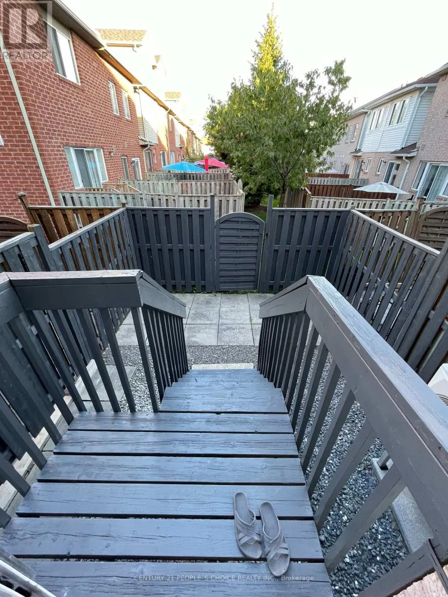 83 SPADINA ROAD N