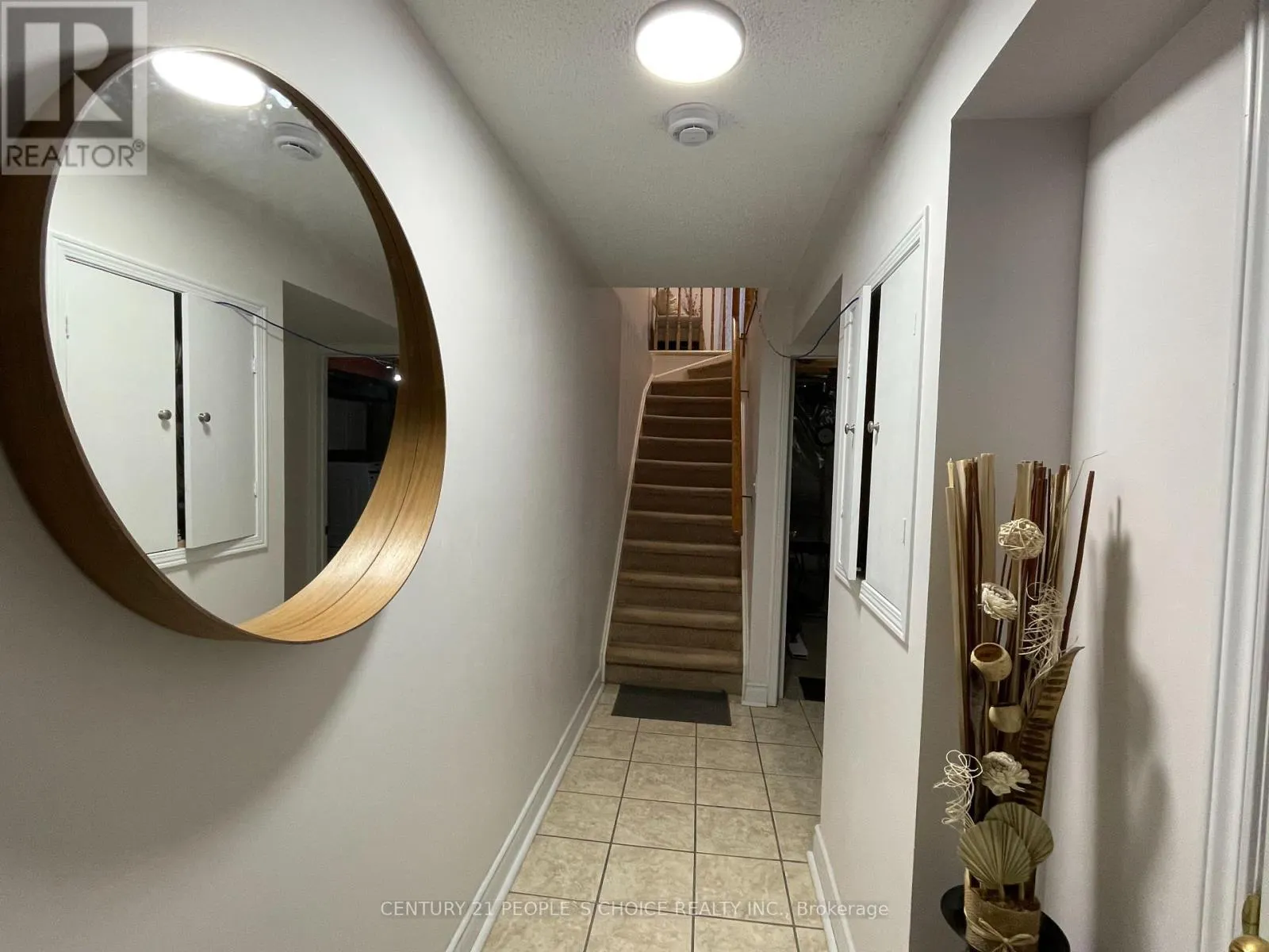 83 SPADINA ROAD N