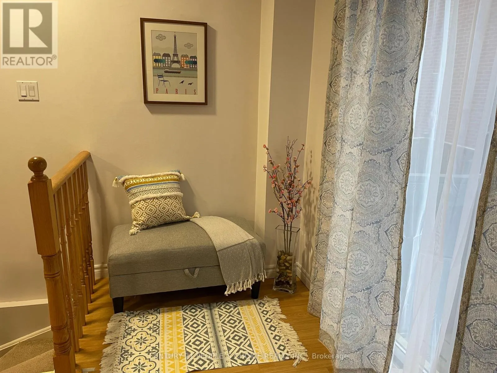 83 SPADINA ROAD N