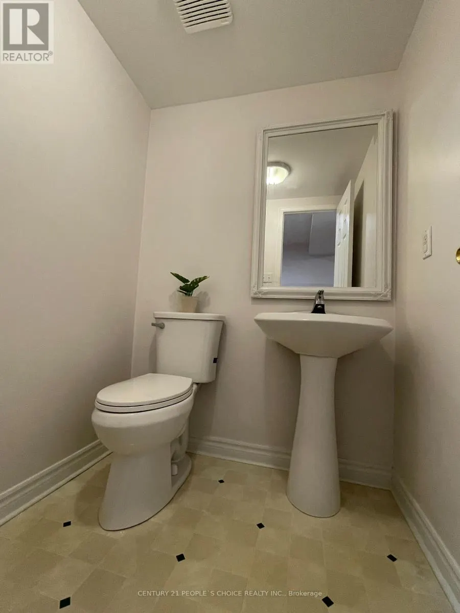 83 SPADINA ROAD N