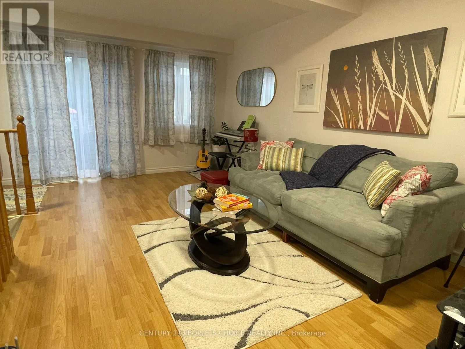 83 SPADINA ROAD N