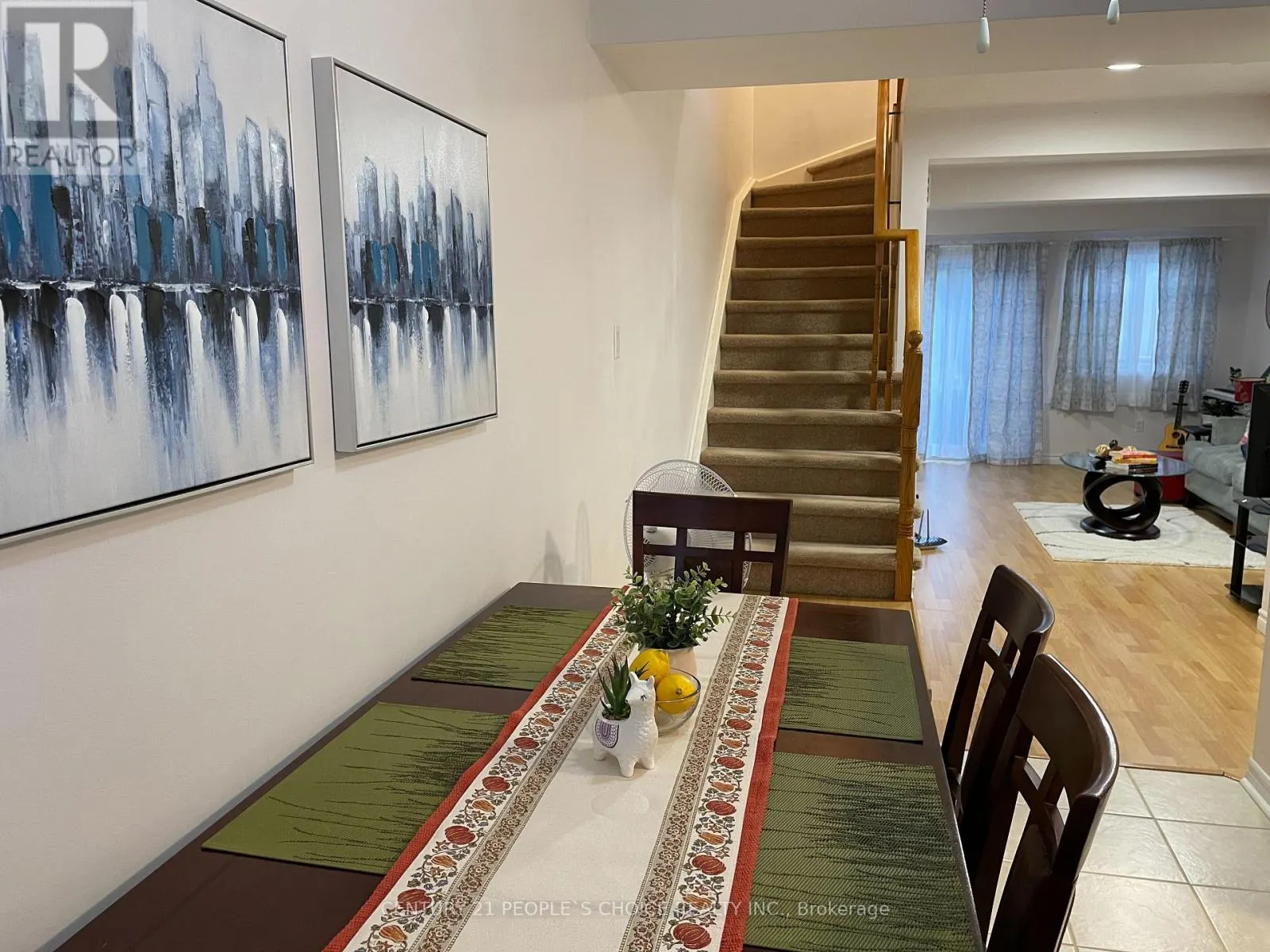 83 SPADINA ROAD N